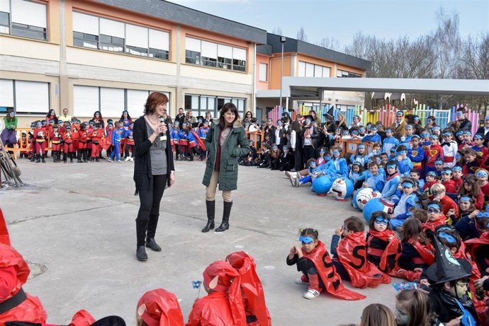 Marta Vera, en un acto sobre el cáncer infantil en el colegio público de Mutilva