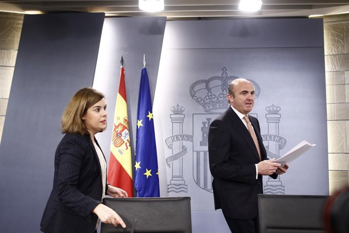 Santamaría y Luis de Guindos tras el Consejo de Ministros