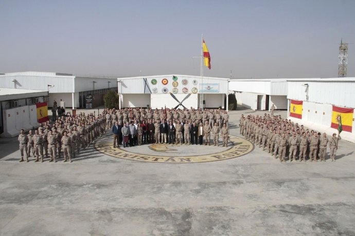 Visita de diputados y senadores al contingente español en Herat