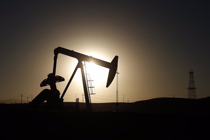 El precio del petróleo supera los 60 dólares por primera vez en 2015