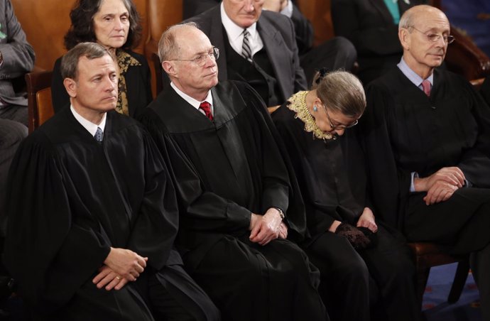 Jueces del Supremo asisten al discurso de Obama, incluida Ruth Bader Ginsburg