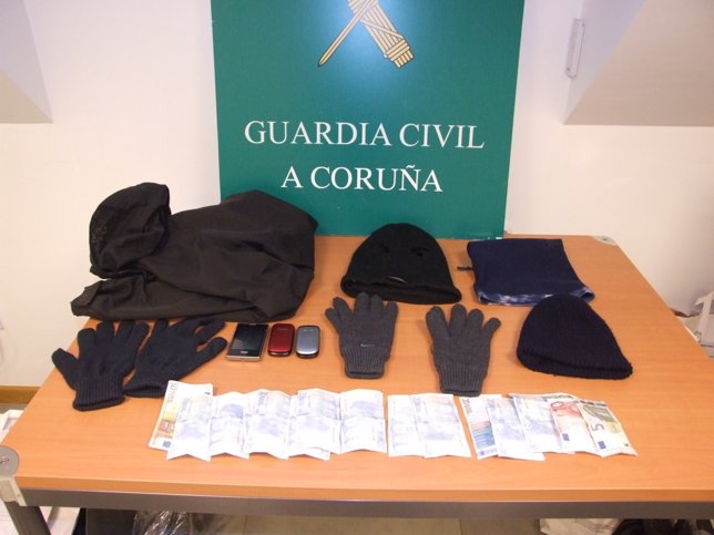 Objetos intervenidos por la Guardia Civil en la Operación 'Axesta'