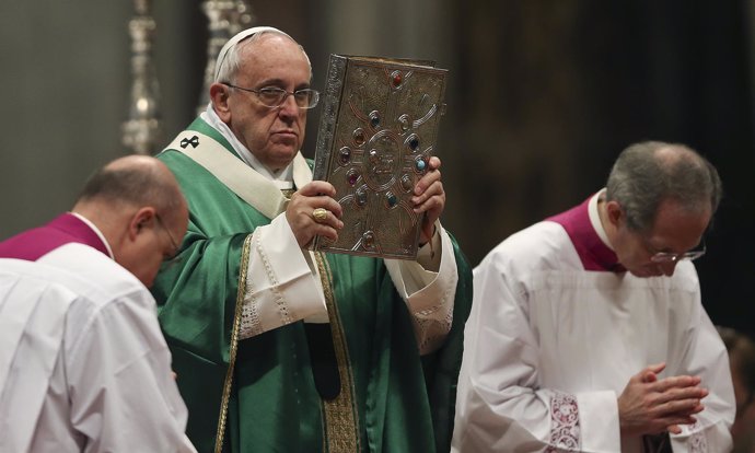 El Papa celebra una misa en la Basílica de San Pedro