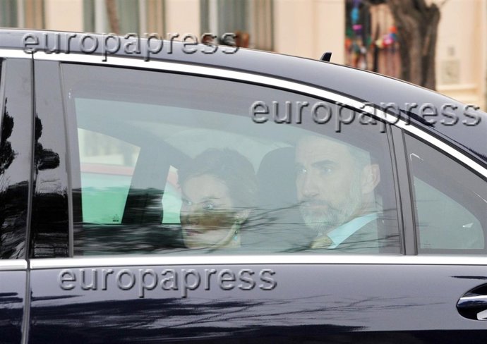 Los reyes dan el pésame a la familia de José Manuel Lara