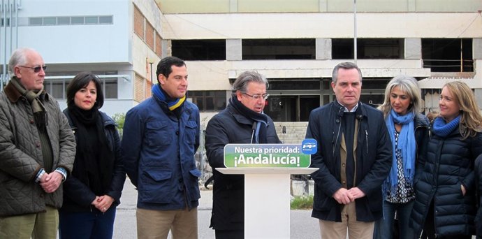 Juanma Moreno, en el antiguo Hospital Militar Vigil de Quiñones, en Sevilla.