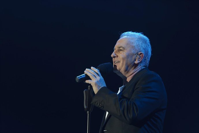 Victor Manuel, feliz de celebrar junto a su familia sus 50 años en la música