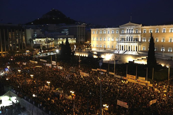 Manifestación en Atenas para apoyar al Gobierno griego.