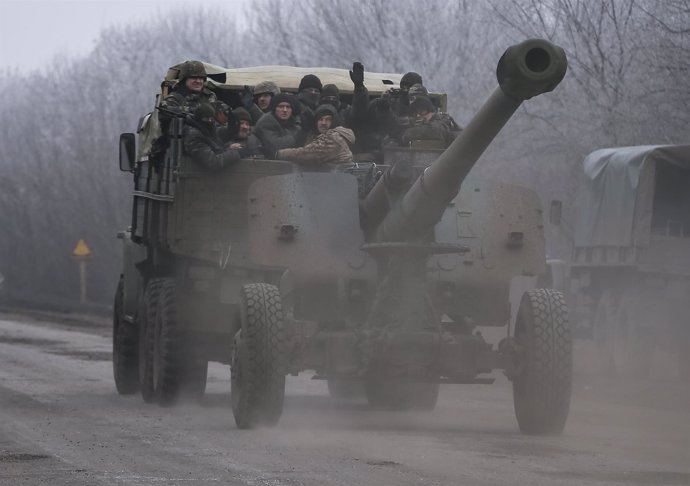 Pieza de artillería en el este de Ucrania