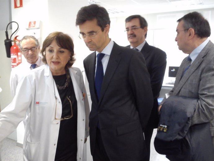 Javier Maldonado durante su visita al hospital de La Princesa