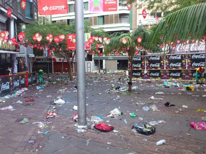 Restos de basura tras una noche de fiesta