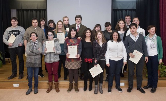 Iribas y Mª Isabel García Malo con los alumnos