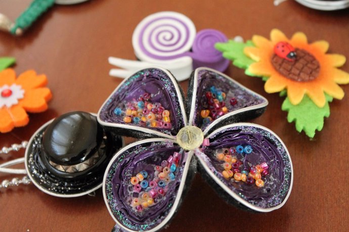 Broche hecho con cápsulas de 'Nespresso'