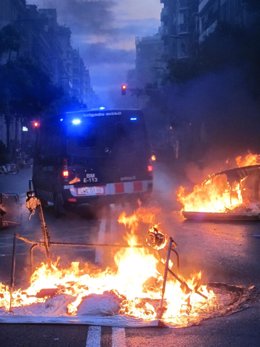 Disturbios en Sants tras el desalojo de Can Vies