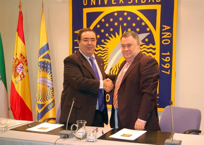 Firma del convenio entre la UPO y el Colegio de Gestores Administrativos