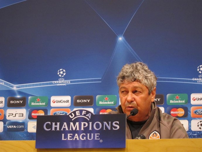 Mircea Lucescu en rueda de prensa