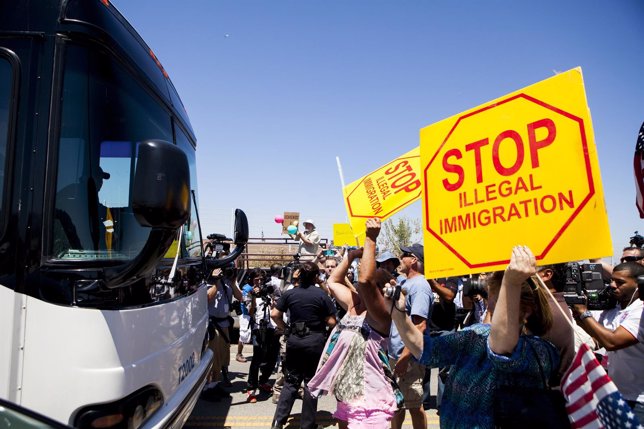 Manifestantes contra la inmigración en EEUU