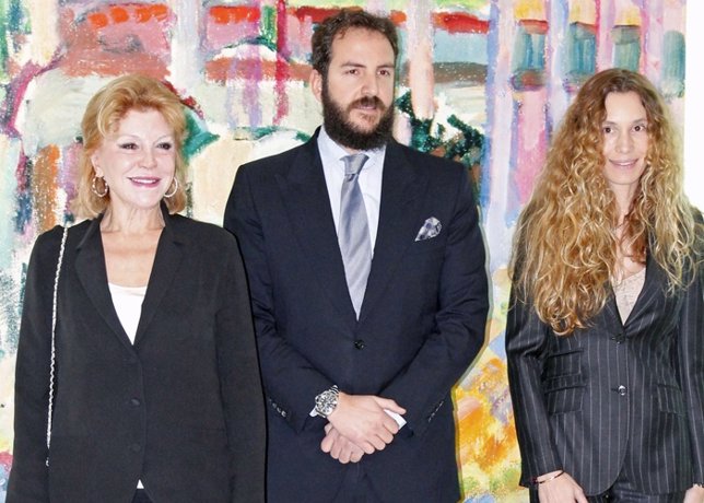 Borja y Blanca Cuesta al lado de la baronesa Thyssen en su inauguración