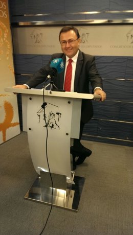 El coordinador de la Interparlamentaria del PSOE-A , Miguel Ángel Heredia