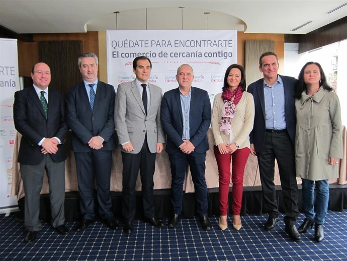 Bados (centro), entre Nieto y Crespín