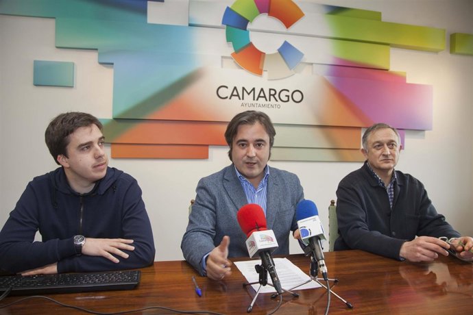 Rueda de prensa del alcalde, el concejal de Obras y el pedáneo de Muriedas