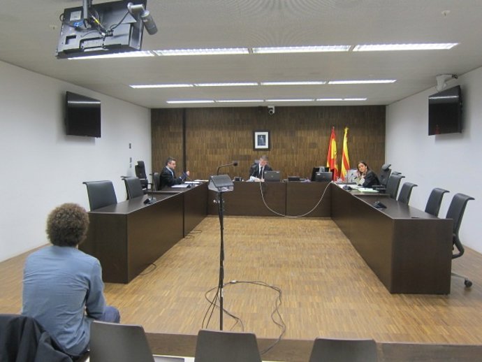 Juicio a un joven acusado por los altercados de Can Vies
