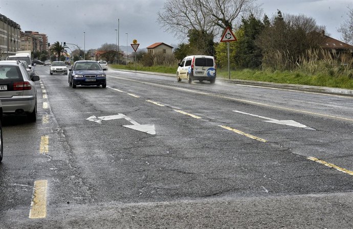 Estado actual del asfalto en la Avenida de los Castros