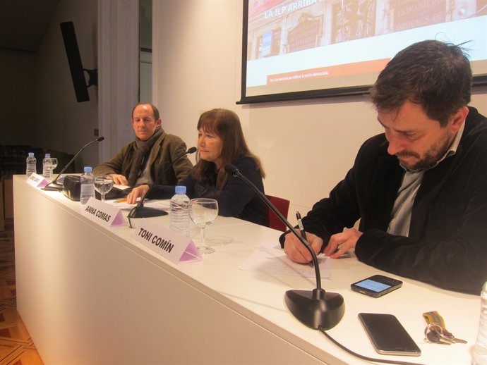 Los impulsores de la ILP de la ley electoral J.Capo, A.Comas y T.Comín.