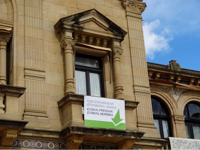 Cartel a favor de los derechos de presos de ETA.