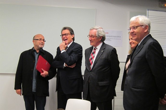 A la derecha, el fundadordel Taller de Músics L.Cabrera y el pte.A.Mas