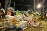 Un vertedero con toneladas de disfraces, la otra cara del Sambódromo