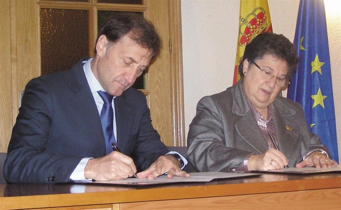 Firma convenio entre la Universidad Isabel I y la Escuela Profesional Javeriana