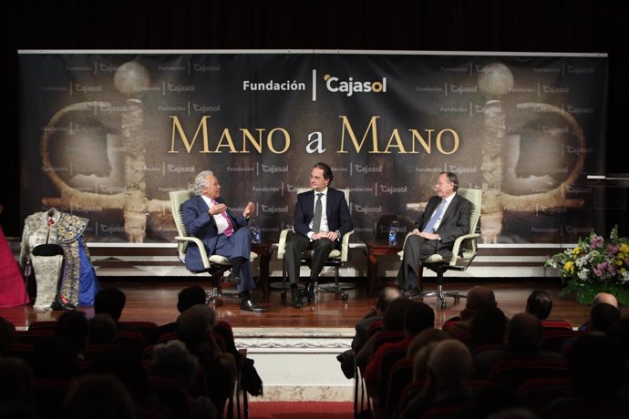Palomo Linares y Álvarez del Manzano en los 'Mano a mano' de Fundación Cajasol