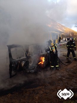 Incendio de vehículo en Belmonte de Miranda