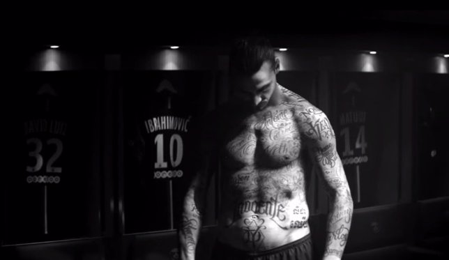 Zlatan Ibrahimovic se tatuó 50 nombres de personas