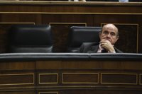 Guindos afirma que el Gobierno está dando solución a los desahucios que originaron las políticas socialistas