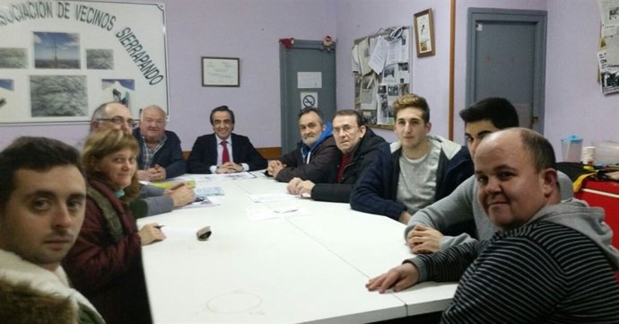 Calderón se reúne con vecinos de Sierrapando