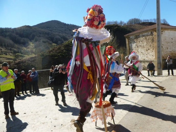Carnaval de los Zamarrones Blancos en Polaciones