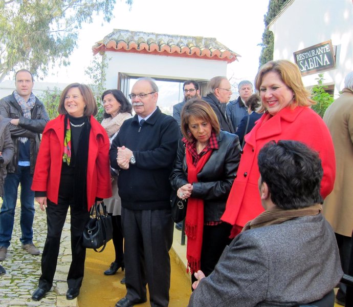 La consejera Sánchez Rubio (2i) visita la unidad de Faisem.