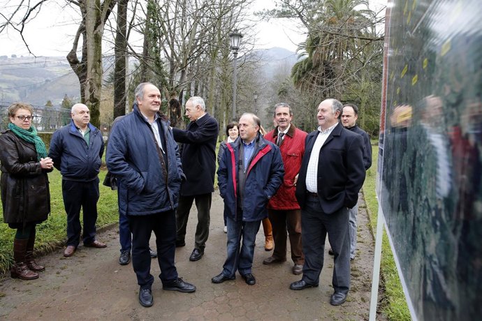 El consejero presenta el proyecto de saneamiento en la cuenca alta del Pas
