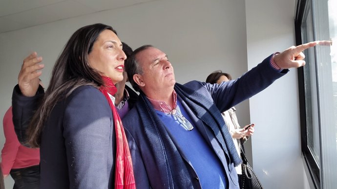 Loles lópez con el alcalde de Vélez Delgado Bonilla visita 