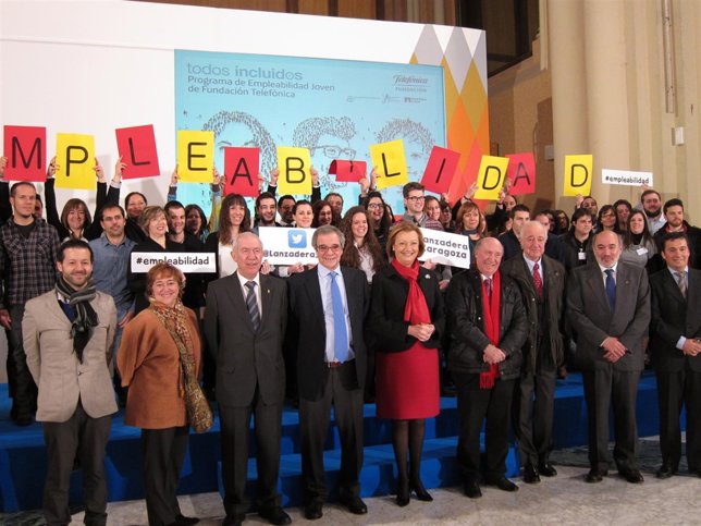 Rudi, Alierta y 'Peridis' con jóvenes que participan en las lanzaderas de empleo