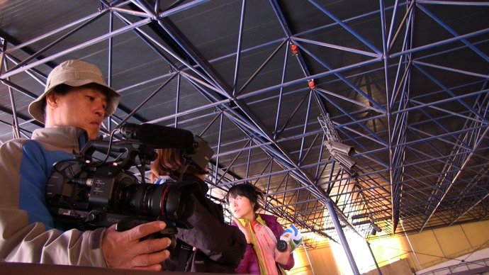 Parte del equipo de la televisión pública coreana desplazado a la Isla