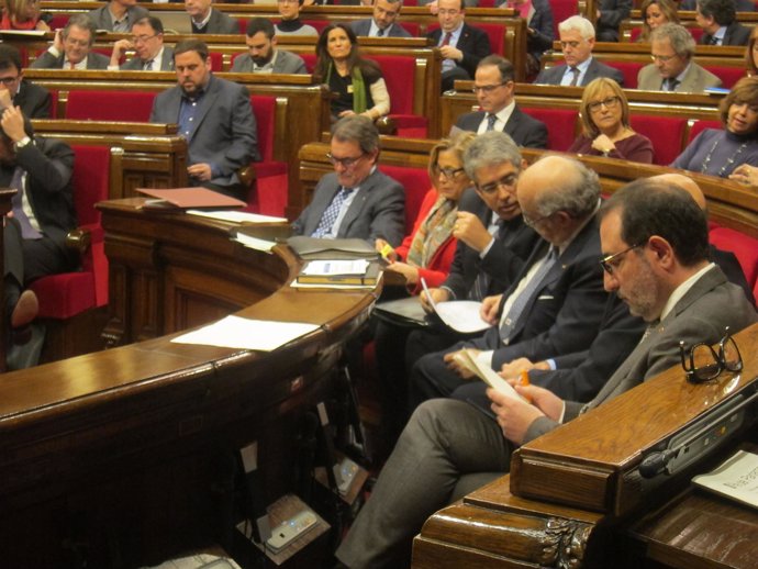 El presidente A.Mas y parte de sus consellers en el pleno del Parlament