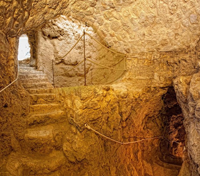 Vista de un tramo de las galerías subterráneas de la Fortaleza de la Mota.
