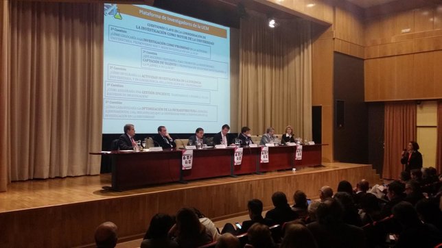 Debate en la Facultad de Ciencias de la Información