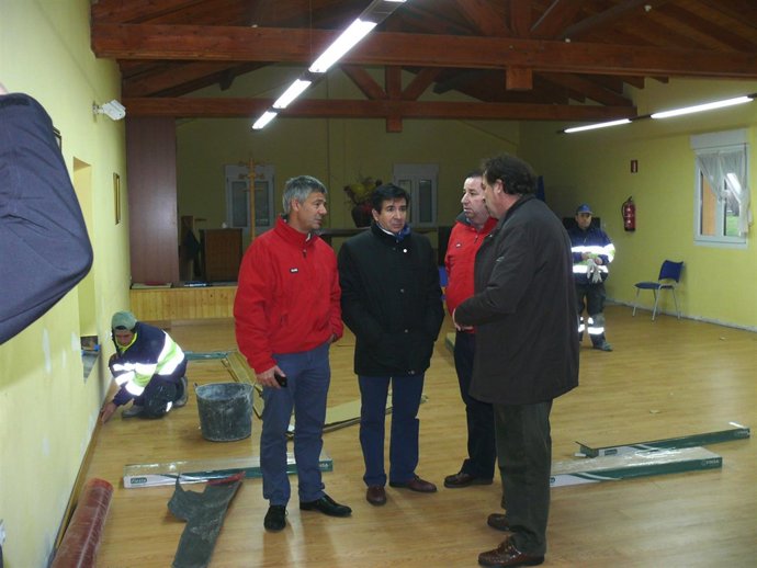 Visita a las obras en el Aula de Cultura de Guarnizo