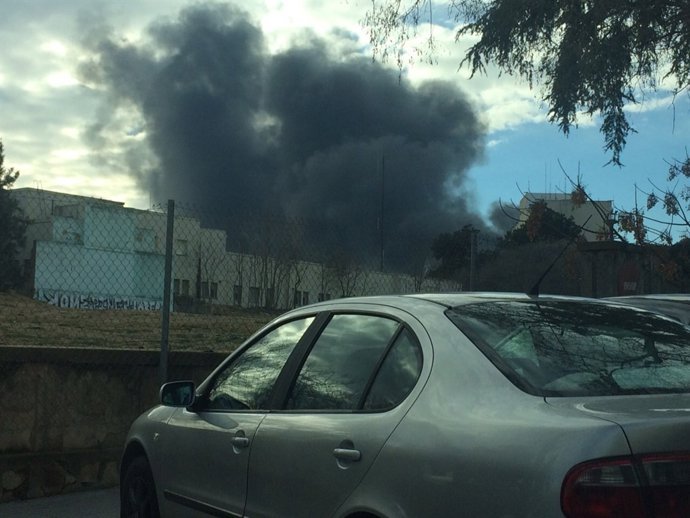 Incendio en una nave abandonada en Huelva capital.