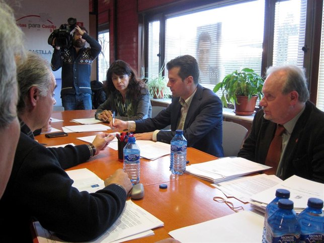 Luis Tudanca, durante su reunión con el sector de los carburantes.