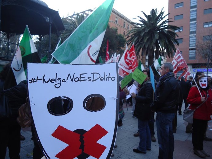 Concentración sindical en Cáceres contra la Ley Mordaza