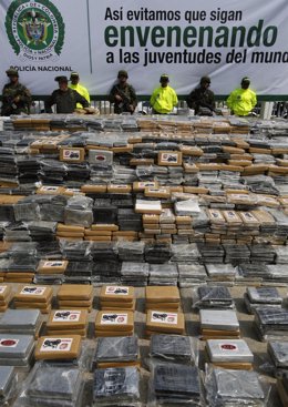 Policía antincarcóticos colombiana confisca cocaína